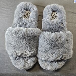 Victoria's Secret Faux Fur Fuzzy Slipper Gray Woman's Size Large (7-8)